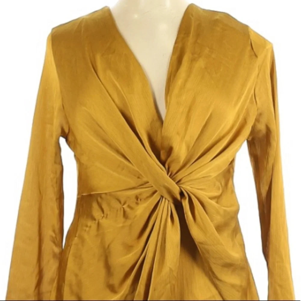 ⭐️HOST PICK NWT⭐️Beautiful Plunge Neck Gold Satin and Chiffon like Dress - Picture 3 of 4
